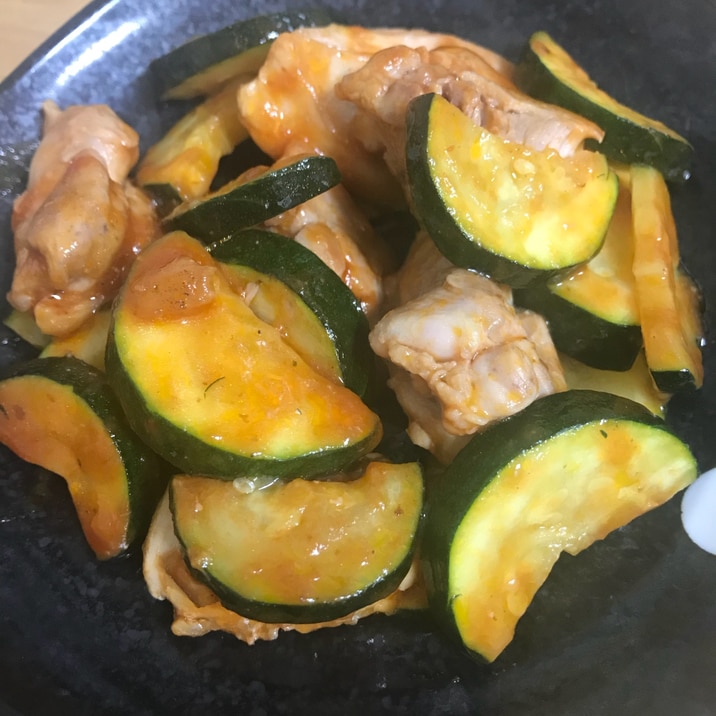 ズッキーニと鶏肉のケチャップ炒め